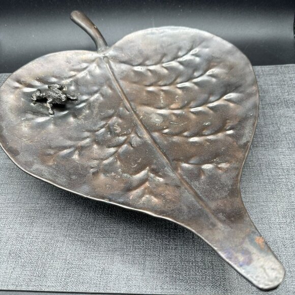 Large Metal Display Tray Lily Pad & Frog Wood Feet Centerpiece 16" Vintage Decor - Picture 2 of 16
